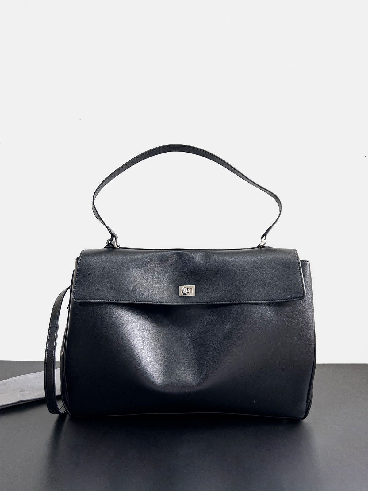 Chain Strap Leather Crossbody Bag – Elegant Lock Closure