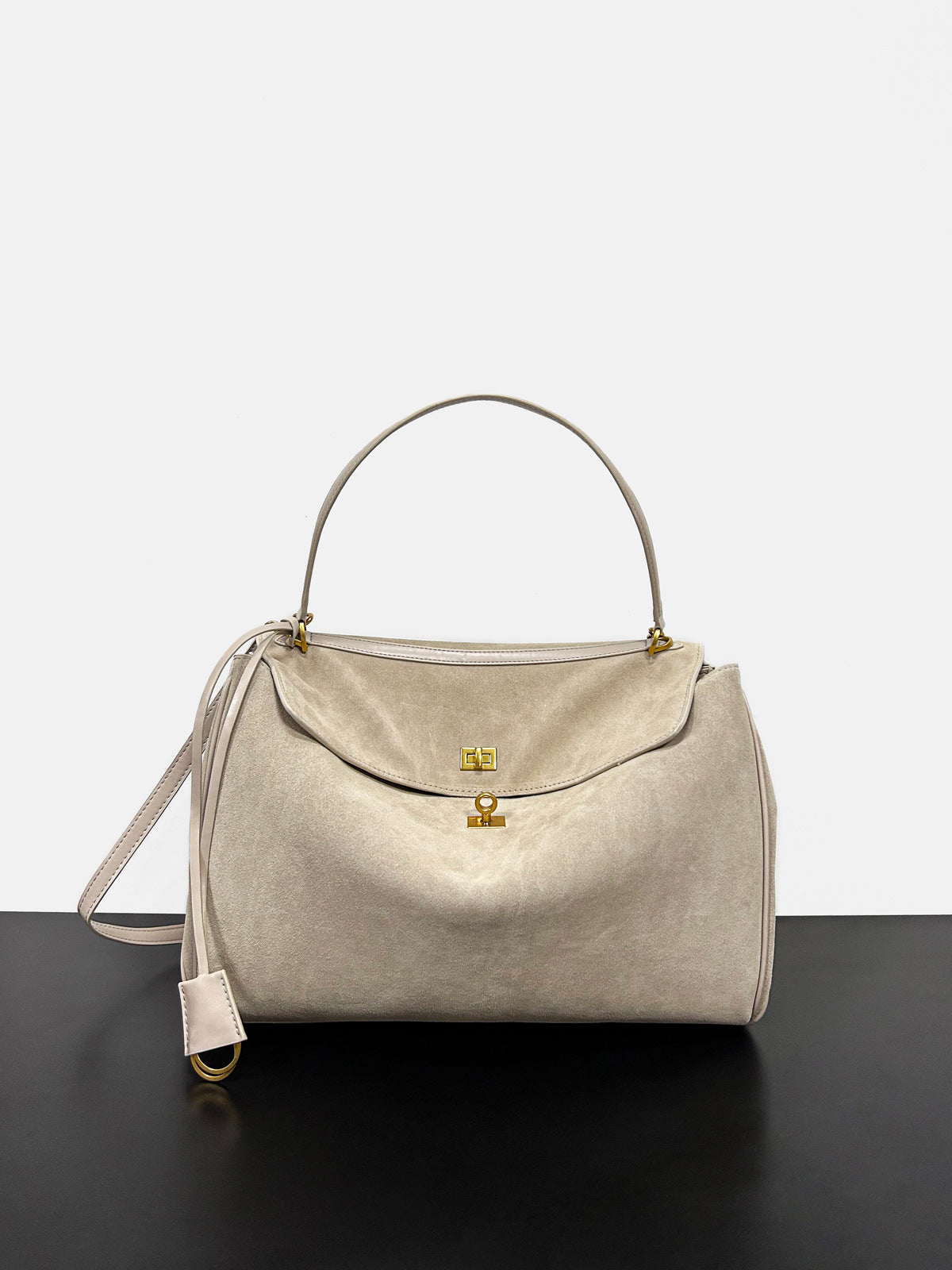 Chain Strap Leather Crossbody Bag – Elegant Lock Closure