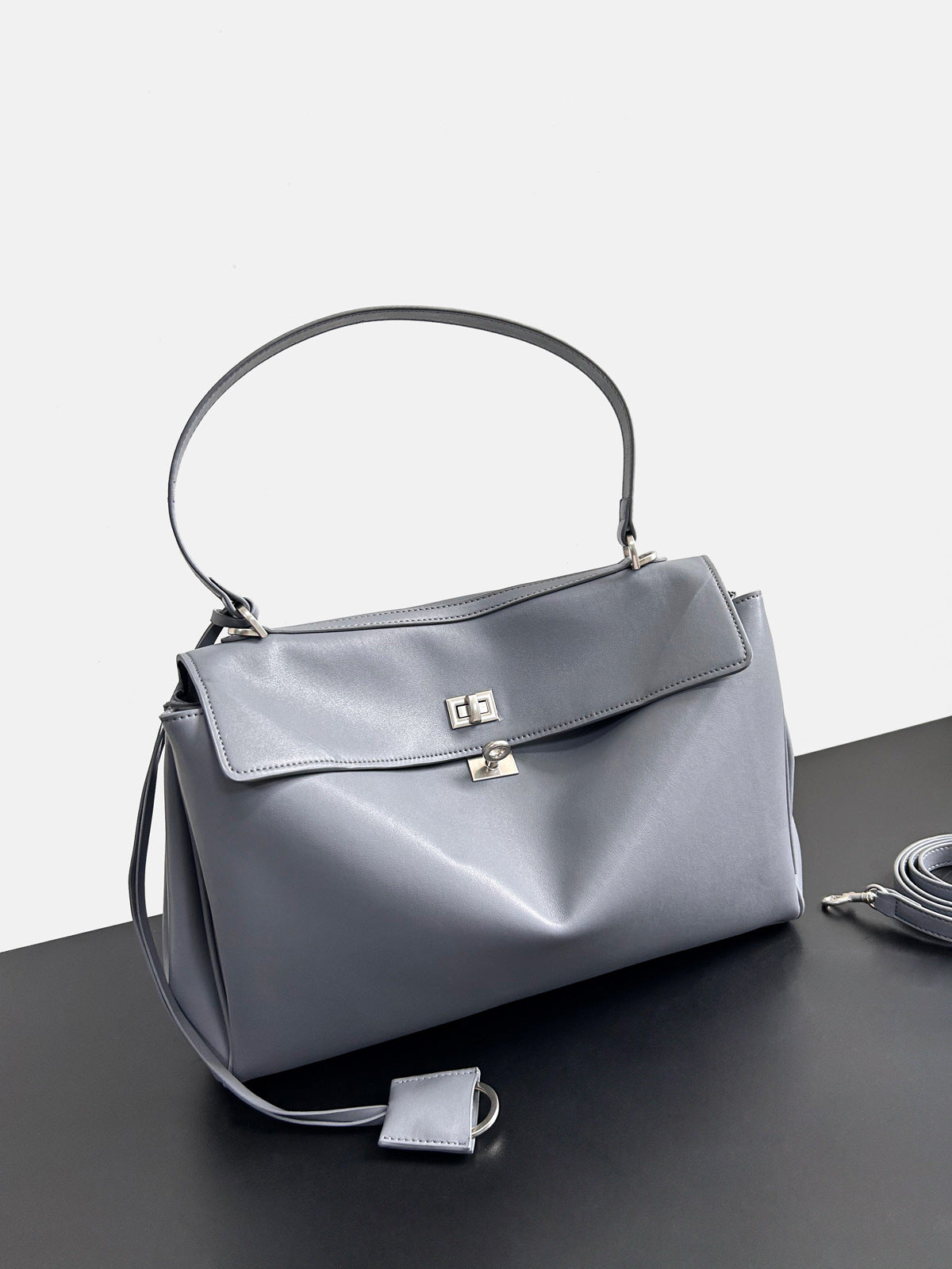 Chain Strap Leather Crossbody Bag – Elegant Lock Closure