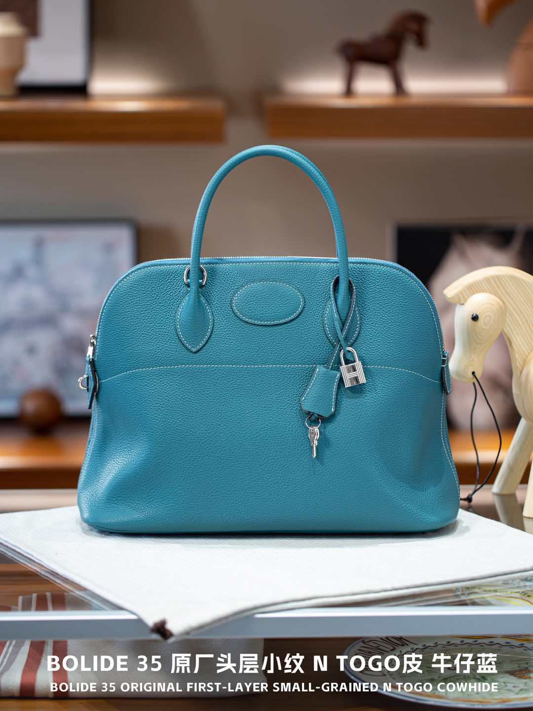 Ostrich-Textured Leather Shell Bag – Large Capacity